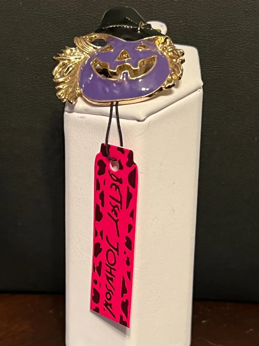 Purple Witch Pumpkin Betsey Johnson Pin (M064)